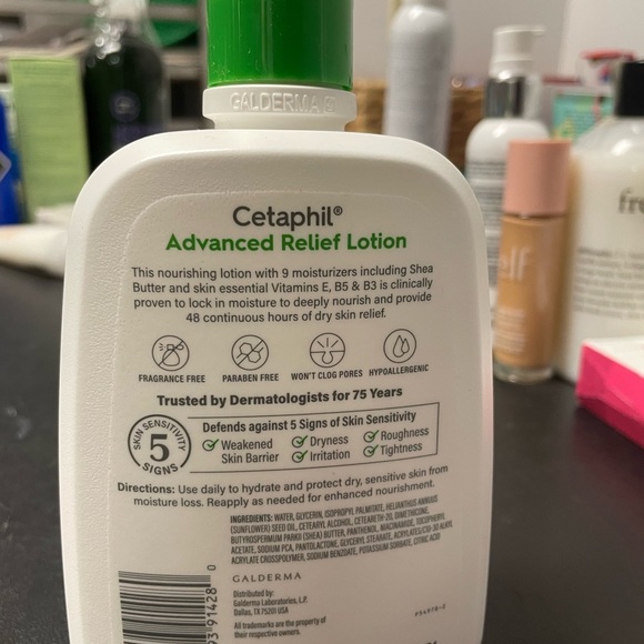 Cetaphil Advanced Relief Lotion with Shea Butter - Picture 2 of 2